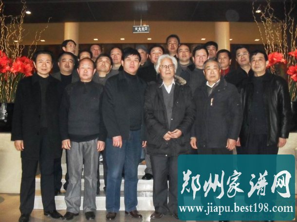 参加会议的胡氏宗亲代表合影留念